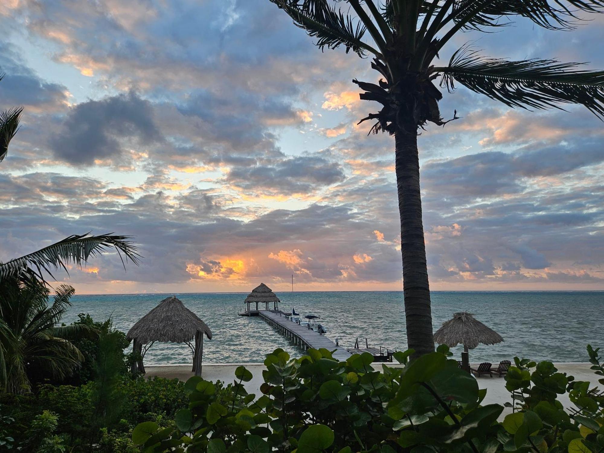 Xanadu Island Resort San Pedro  Eksteriør billede