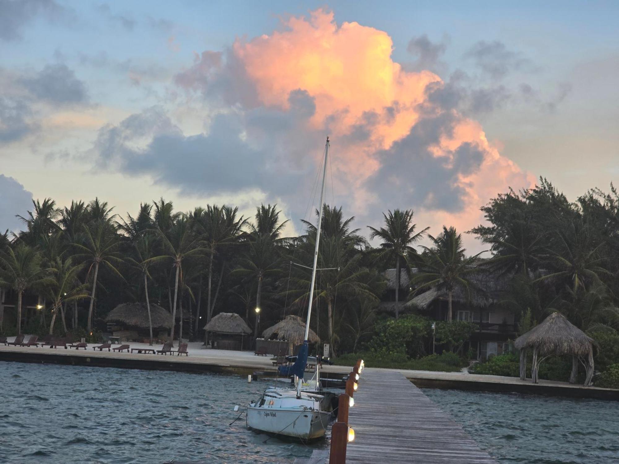 Xanadu Island Resort San Pedro  Eksteriør billede